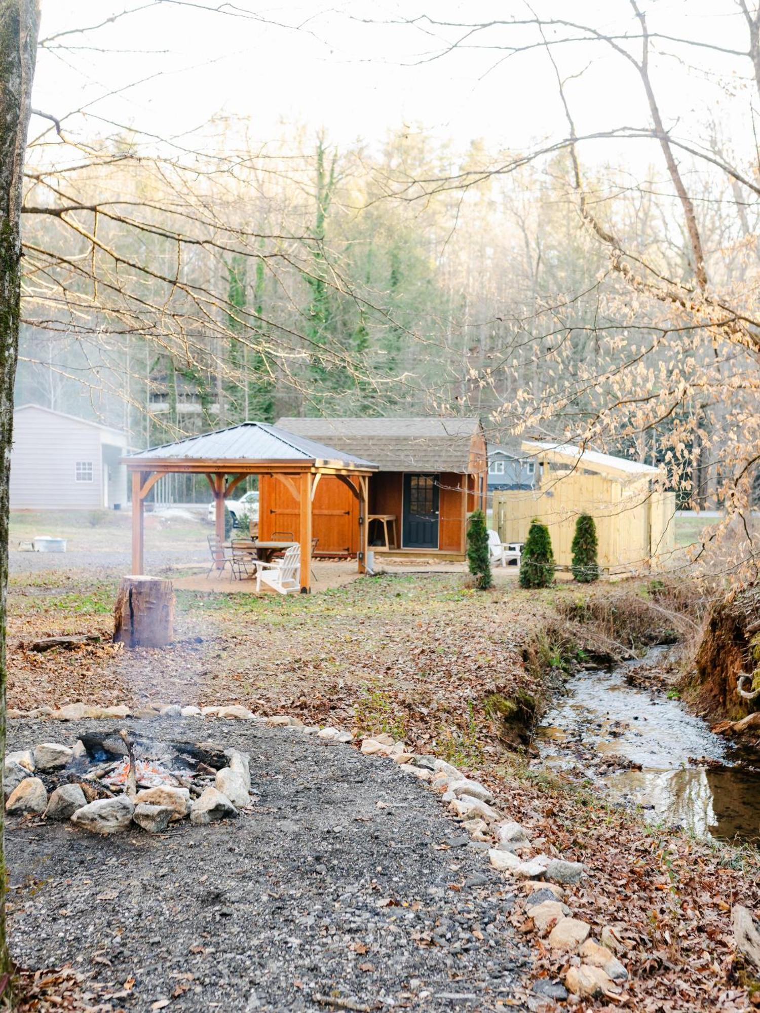 Blythe Shoals Base Camp Hotel Cleveland Buitenkant foto